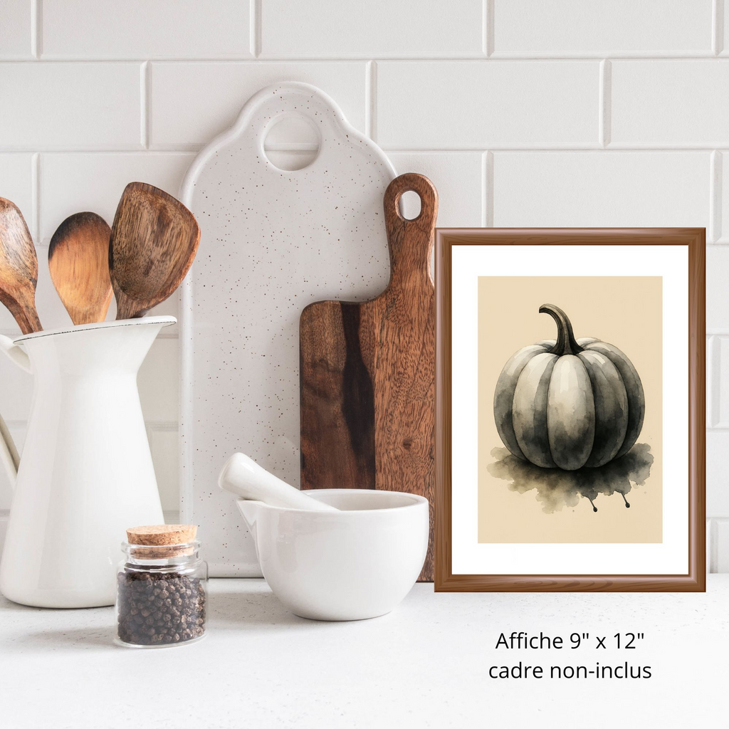 Sous un ciel d’octobre, quand les ombres s’allongent et que le vent murmure aux fenêtres, la « Citrouille noire » s’impose comme une élégie visuelle. Peinte dans des tons profonds de charbon et de gris fumé, elle repose sur un fond beige texturé, comme une silhouette au clair de lune.

S'agence parfaitement avec les affiches:&nbsp; Citrouille crème /&nbsp; Trois citrouilles