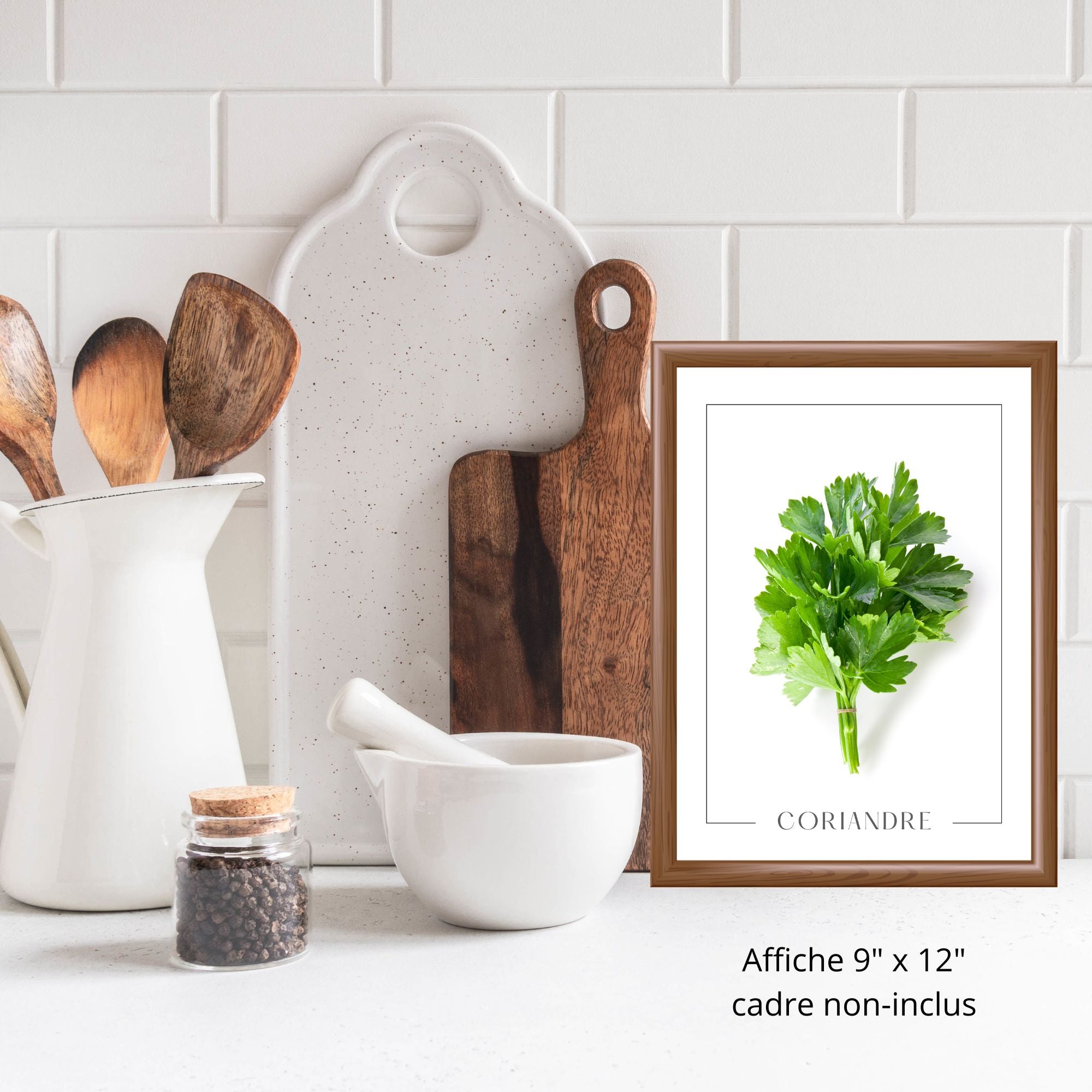 Apportez nature et fraîcheur à votre cuisine avec l'affiche coriandre

Disponible en format 12 x 16 pouces avec bordure blanche ou 9 x 12 pouces pour encadrer et poser sur un comptoir.&nbsp;

Créez votre propre agencement en combinant les différentes affiches aromates et laissez libre cours à votre créativité . Suspendez-les sur un mur ou disposez-les sur vos surfaces pour un décor vitaminé et raffiné.