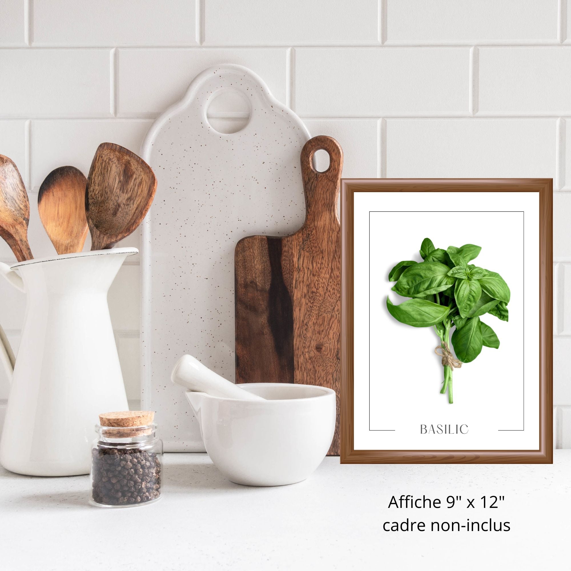 Apportez nature et fraîcheur à votre cuisine avec l'affiche basilic.

Disponible en format 12 x 16 pouces avec bordure blanche ou 9 x 12 pouces pour encadrer et poser sur un comptoir.&nbsp;

Créez votre propre agencement en combinant les différentes affiches aromates et laissez libre cours à votre créativité . Suspendez-les sur un mur ou disposez-les sur vos surfaces pour un décor vitaminé et raffiné.

S'agence parfaitement en duo avec l'affiche:&nbsp;Coriandre / Romarin / Lavande