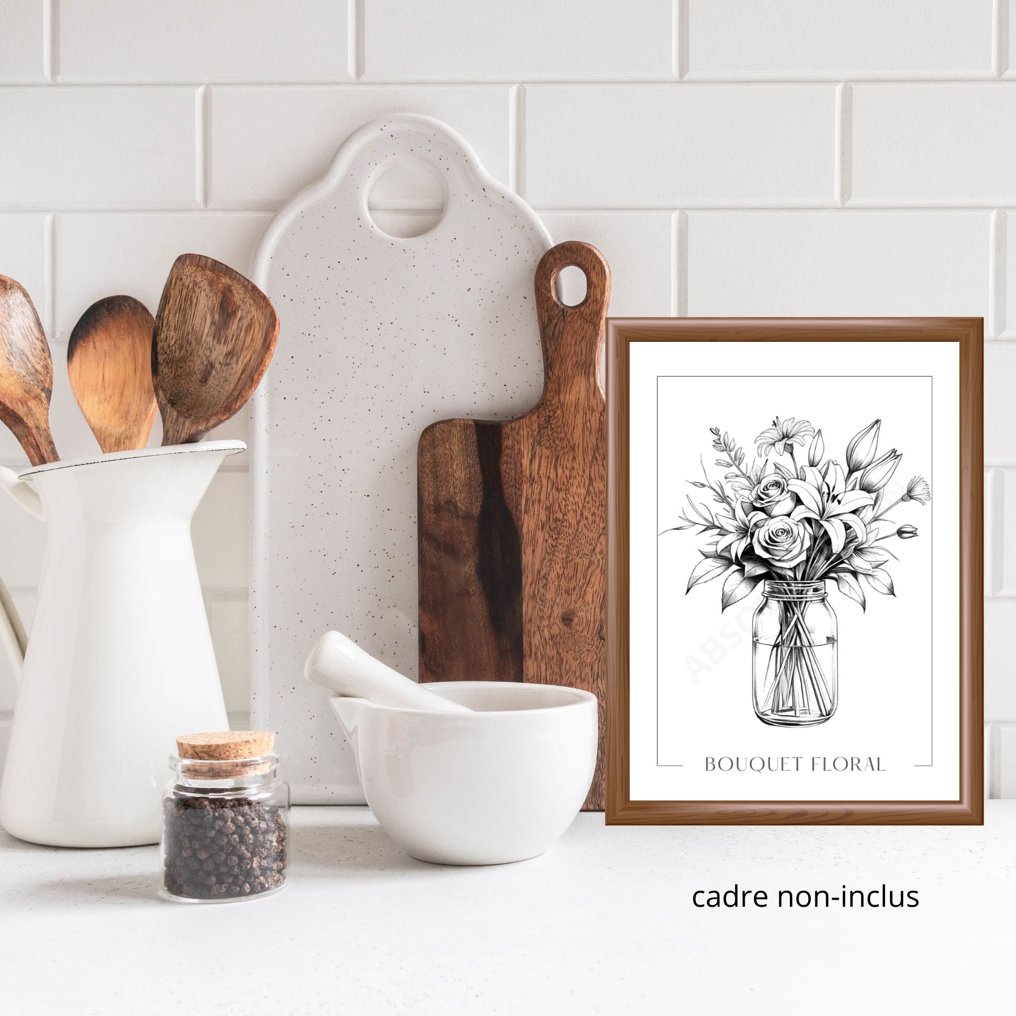 Sobre et délicate, cette affiche met en valeur un bouquet floral dessiné au crayon dans un style raffiné en noir et blanc. Son esthétique minimaliste et intemporelle en fait une pièce parfaite pour ajouter une note artistique et élégante à votre décoration intérieure.

S'agence parfaitement en duo avec l'affiche: Bouquet d'agrumes/ Bouquet aromates
