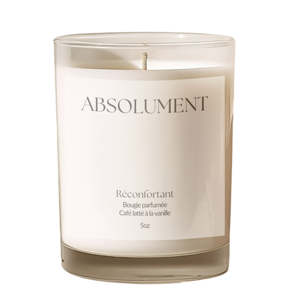 Plongez dans une ambiance absolument réconfortante grâce à cette bougie parfumée artisanale au café latté et à la vanille. Son parfum doux et enveloppant transforme instantanément votre espace en un cocon chaleureux, parfait pour les moments de détente, de lecture ou moment de complicité entre amis.

Coulée à la main avec soin dans un contenant de verre, cette bougie de 5 oz diffuse une fragrance gourmande qui marie la richesse du café fraîchement infusé à la douceur onctueuse de la vanille.