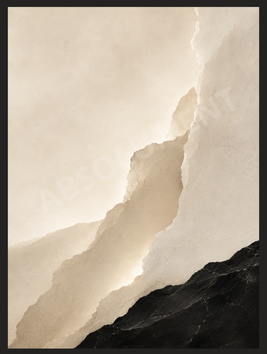 Affiche abstraite beige et noir de la Collection Minérale par Absolument. Œuvre minimaliste inspirée des textures naturelles et du calme des paysages minéraux. Cadre non inclus.