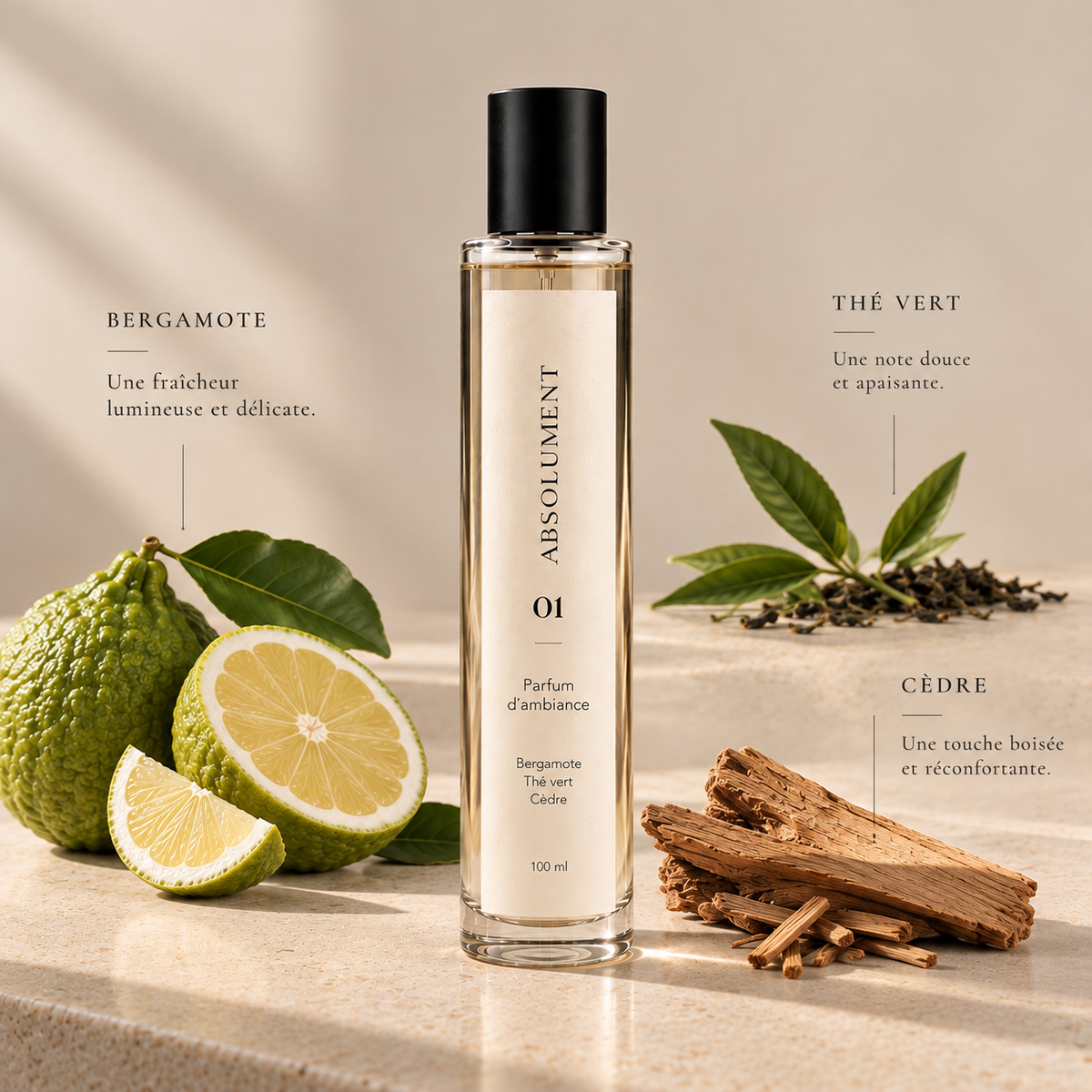 Parfum d'ambiance 01 ABSOLUMENT de 100 ml. notes Olfactives: bergamote, thé vert et cèdre, flacon en verre transparent avec étiquette crème.